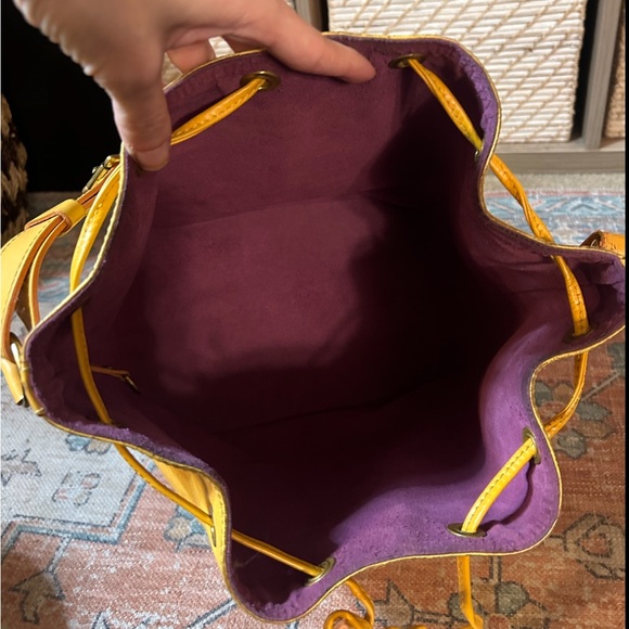 LOUIS VUITTON Noe GM Vintage Drawstring Bucket Bag Yellow Epi Leather - Picture 11 of 16